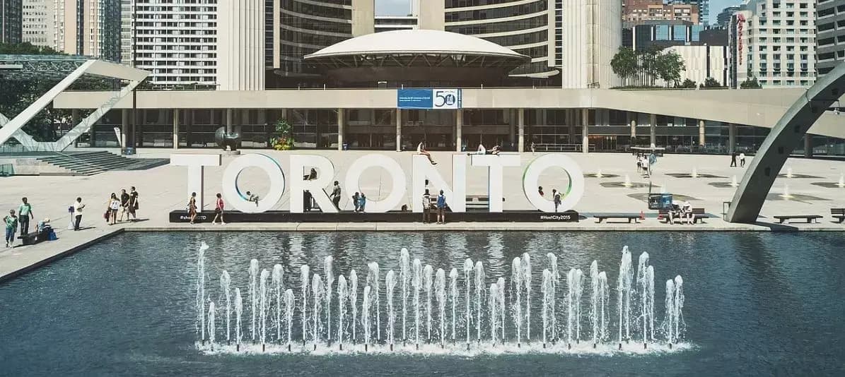 How to Get from Toronto Airport to Downtown Toronto