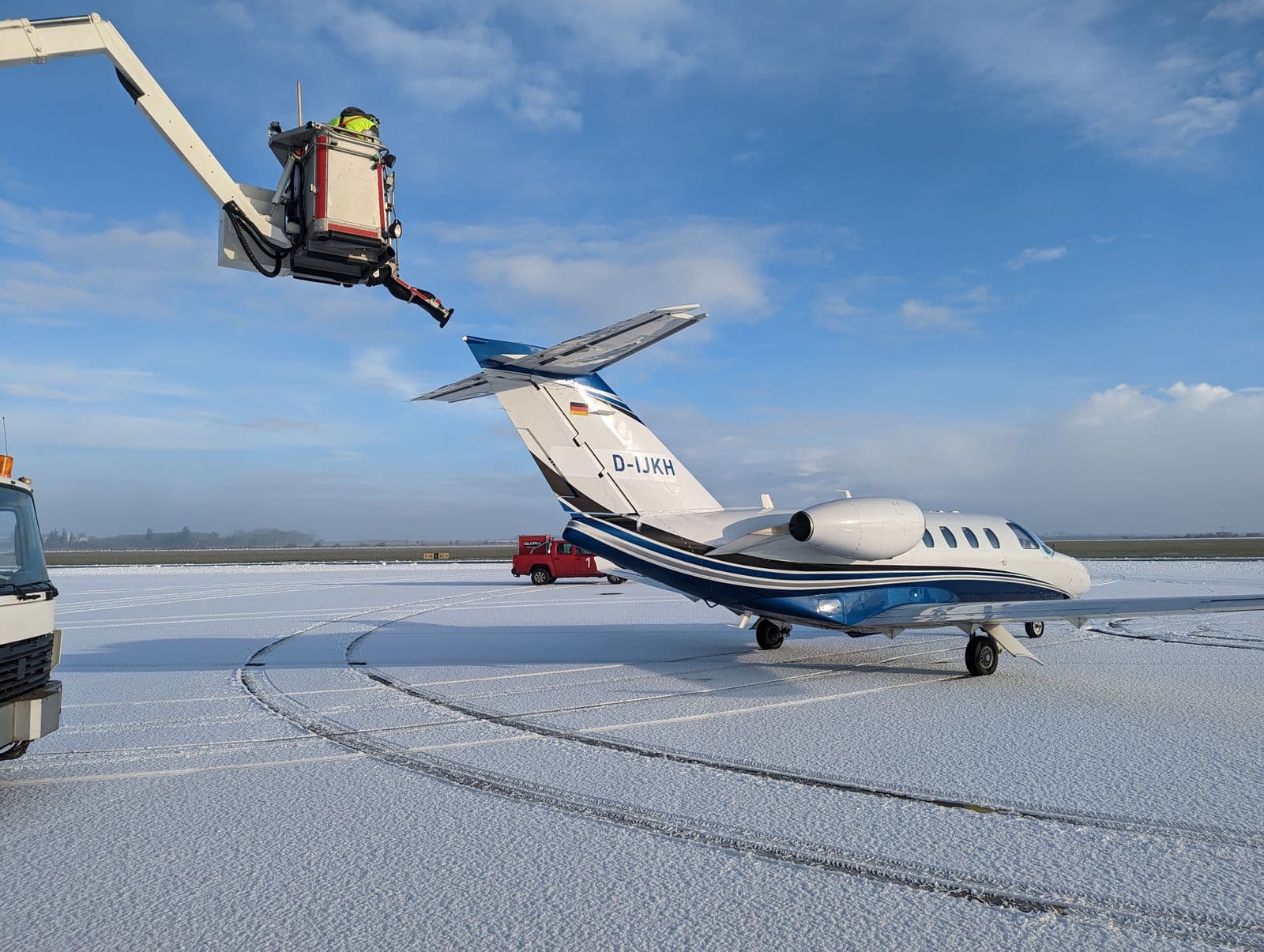 Toronto Pearson Winter: De-Icing, Delays, and Your Rights