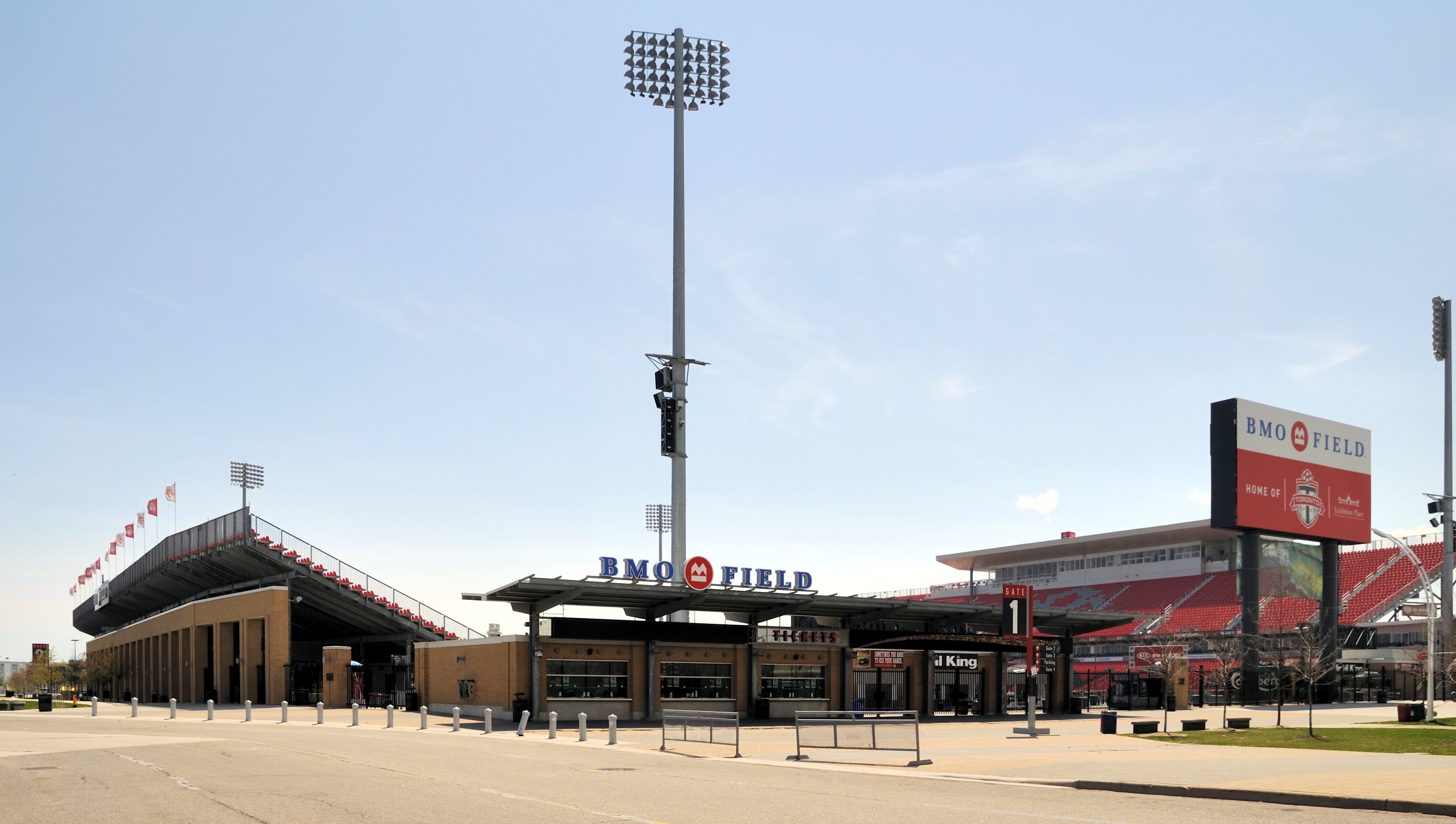 Fußball-Weltmeisterschaft 2026 in Toronto: Ankunft am Pearson Flughafen und Fahrt zum BMO Field